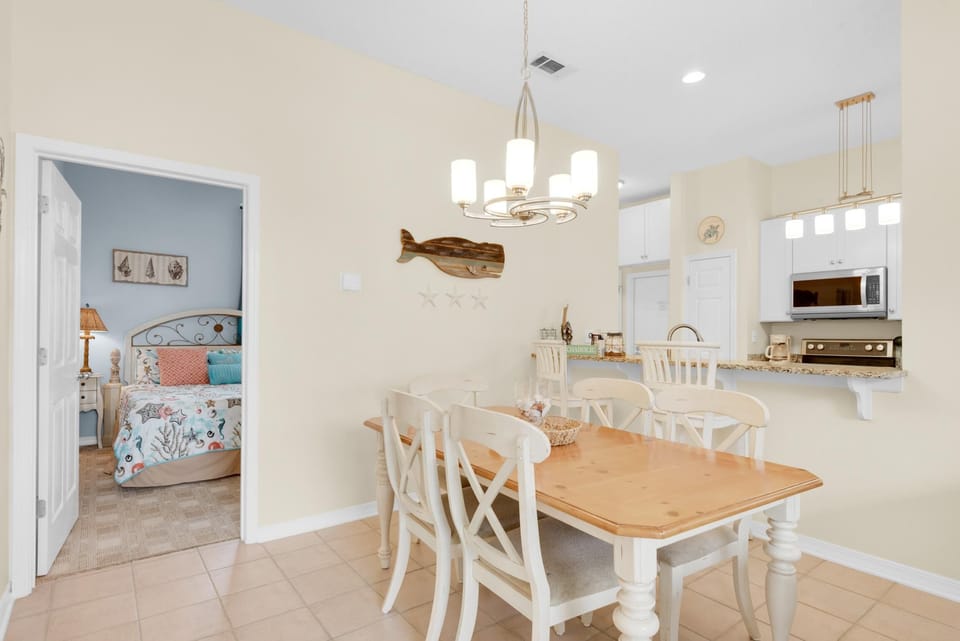 House, Multiple Beds (Bronze Star by the Sea) | Dining