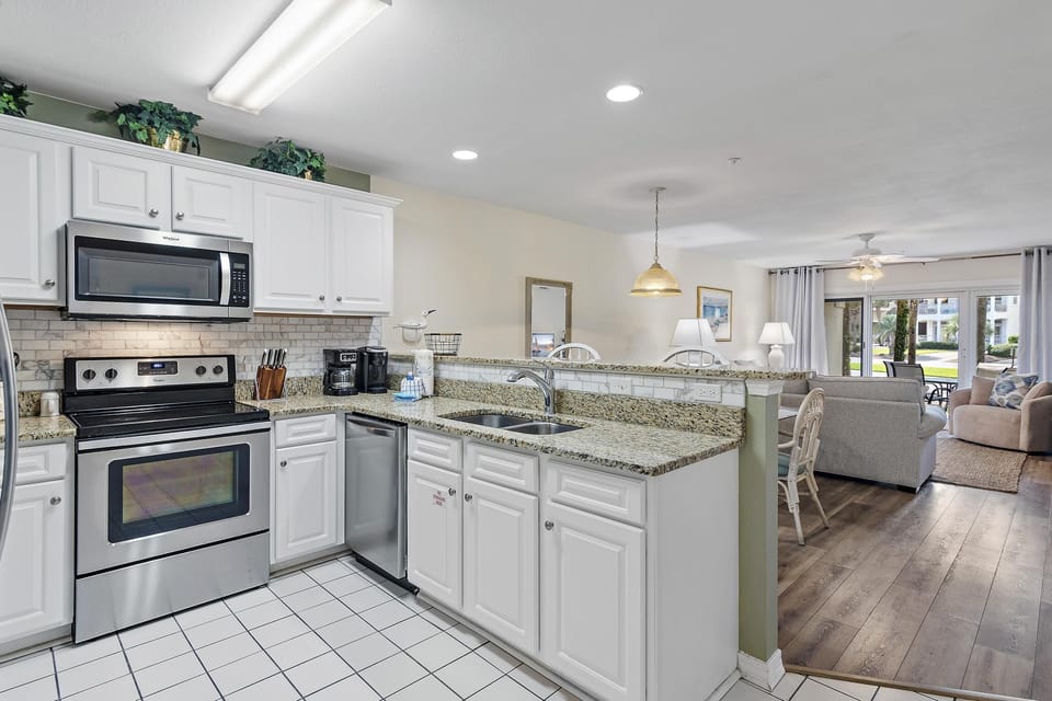 Condo, 1 King Bed with Sofa bed (Maravilla 3102) | Private kitchen | Oven, toaster
