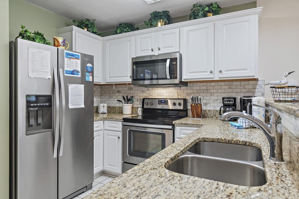 Condo, 1 King Bed with Sofa bed (Maravilla 3102) | Private kitchen | Oven, toaster