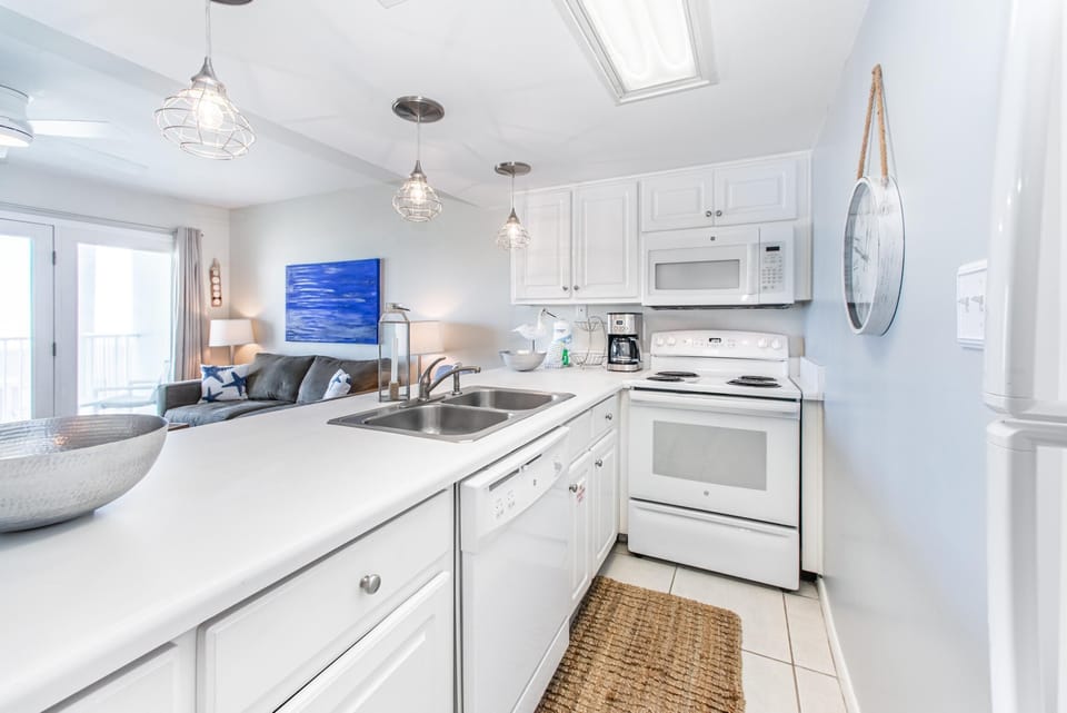 Condo, 1 Queen Bed with Sofa bed (Gulfview I 313) | Private kitchen | Oven, toaster