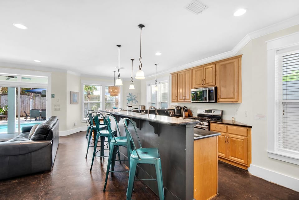 House, Multiple Beds (Flamingo Palms) | Private kitchen | Oven, toaster