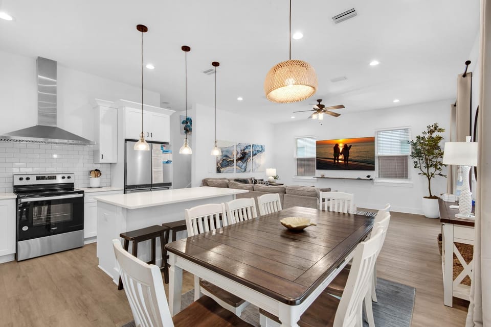 House, Multiple Beds (Cozy Shore) | Private kitchen | Oven, toaster