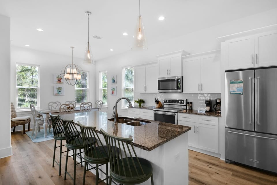 House, Multiple Beds (Bella Blue) | Private kitchen | Oven, toaster