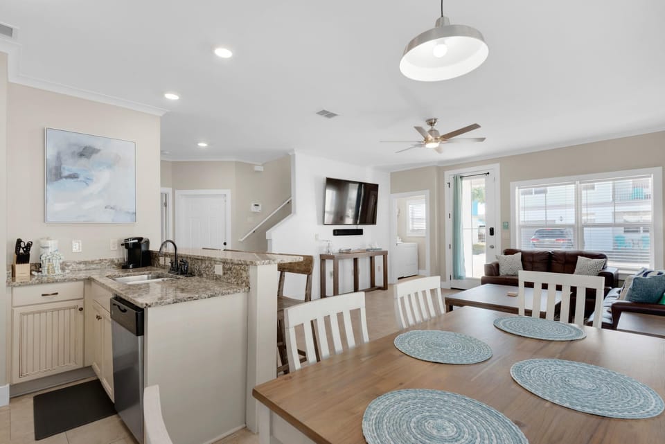 House, Multiple Beds (A Wave From it All) | Interior