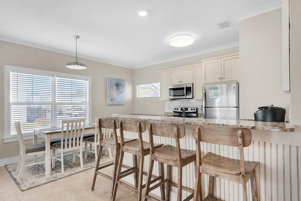 House, Multiple Beds (A Wave From it All) | Private kitchen | Oven, toaster
