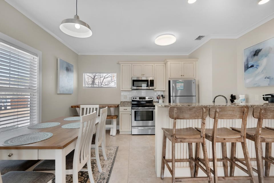 House, Multiple Beds (A Wave From it All) | Private kitchen | Oven, toaster