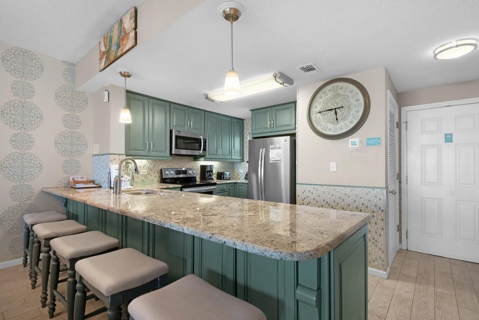 Condo, Multiple Beds (Leeward Key 501) | Private kitchen | Oven, toaster