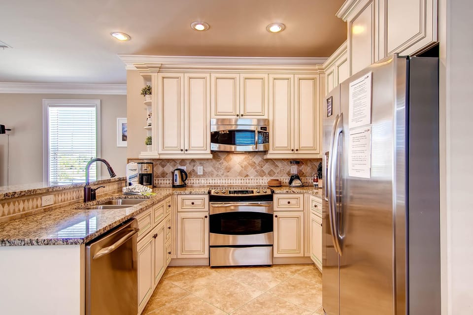 House, Multiple Beds (House of Kings) | Private kitchen | Oven, toaster