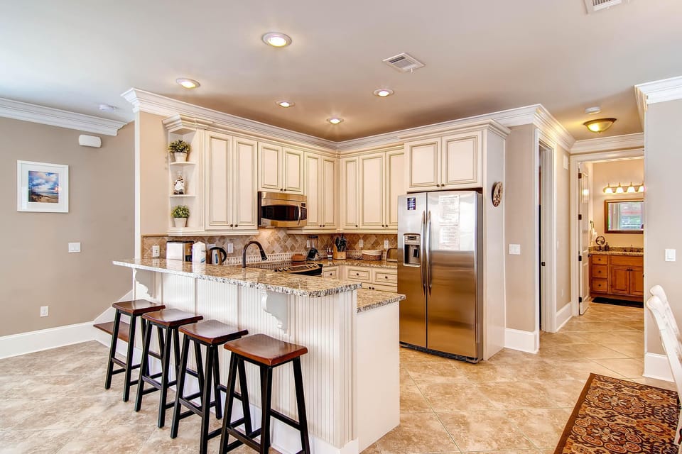 House, Multiple Beds (House of Kings) | Private kitchen | Oven, toaster