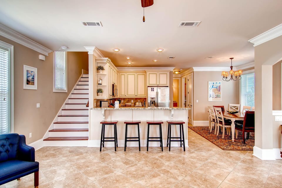 House, Multiple Beds (House of Kings) | Dining