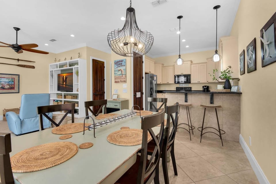 House, Multiple Beds (Happily Ever After) | Dining