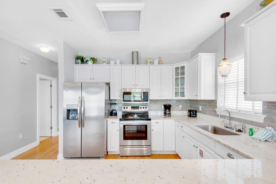 House, Multiple Beds (The Alexander) | Private kitchen | Oven, toaster