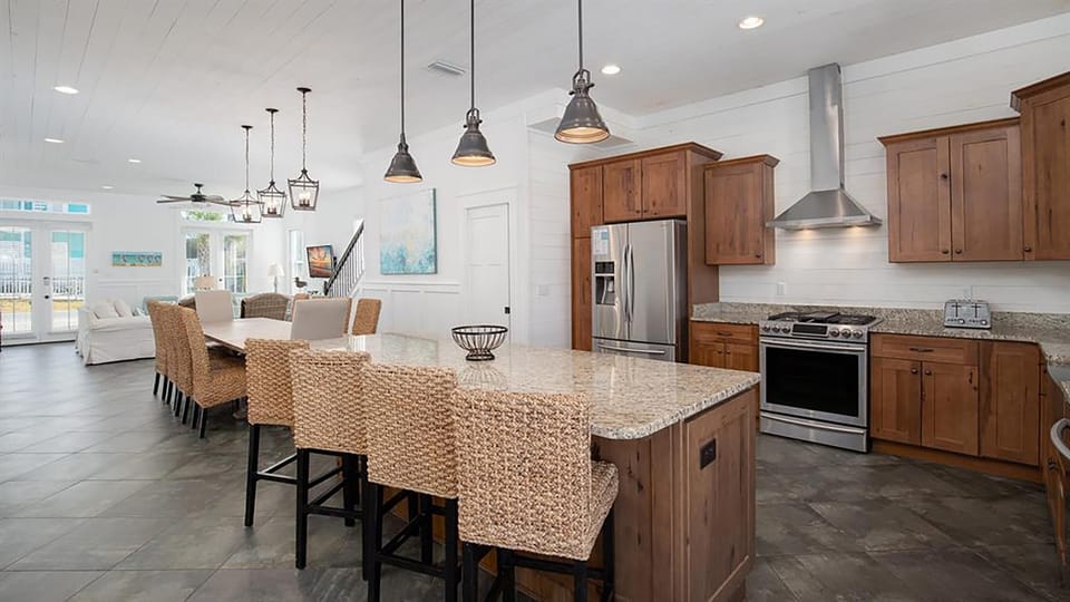 House, Multiple Beds (TexaBama Breeze) | Private kitchen