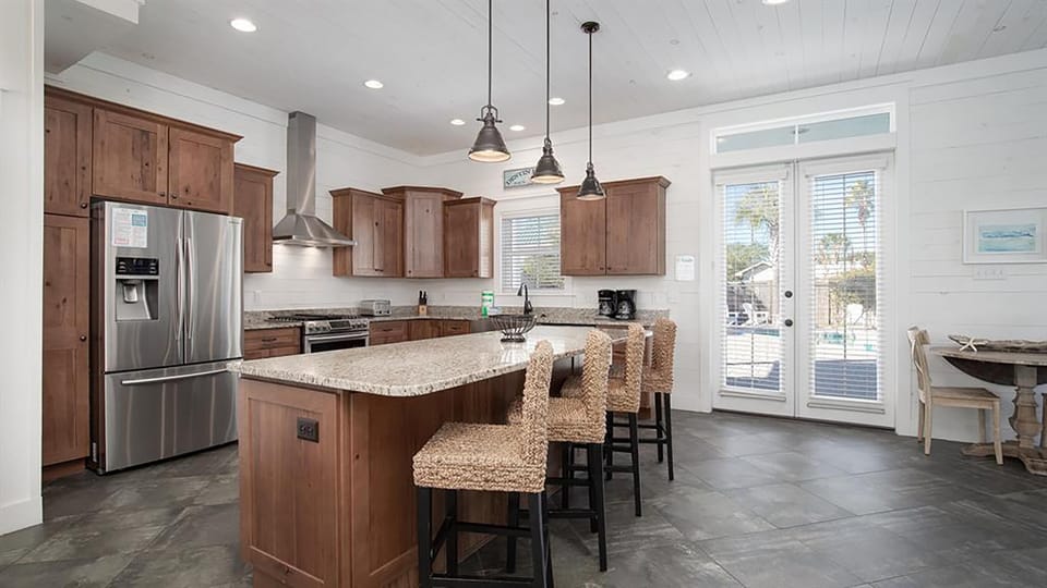 House, Multiple Beds (TexaBama Breeze) | Private kitchen