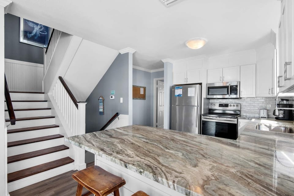House, Multiple Beds (Pointe of View) | Private kitchen | Oven, toaster