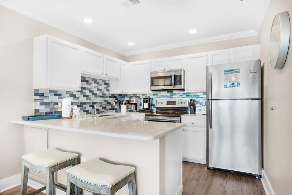Condo, 1 King Bed with Sofa bed (Grand Caribbean East 305) | Private kitchen | Oven, toaster