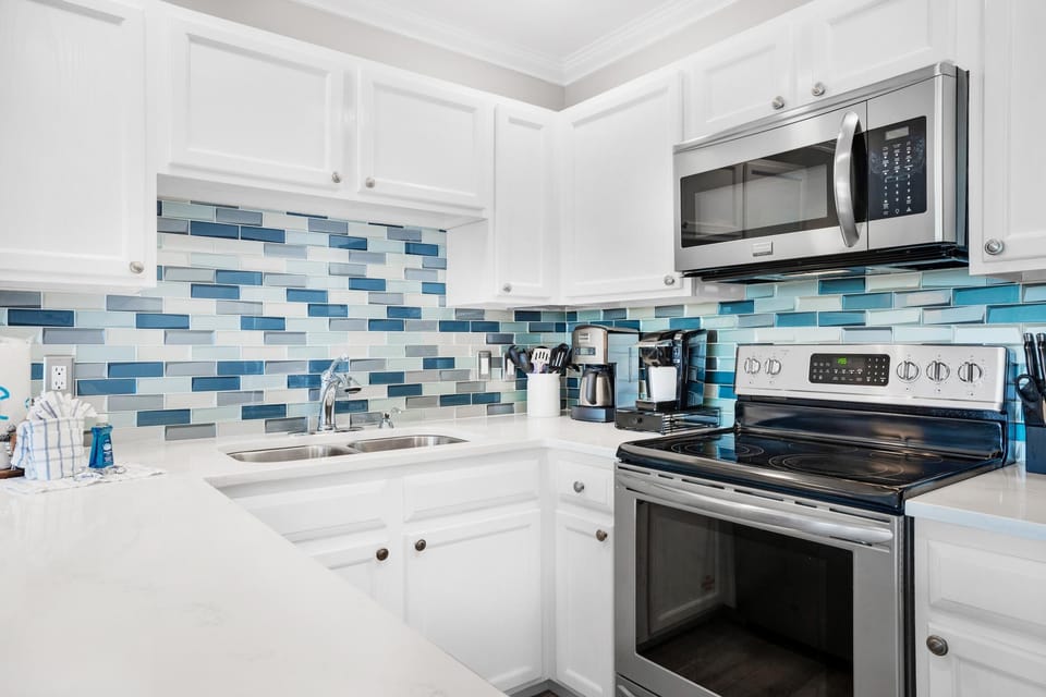 Condo, 1 King Bed with Sofa bed (Grand Caribbean East 305) | Private kitchen | Oven, toaster