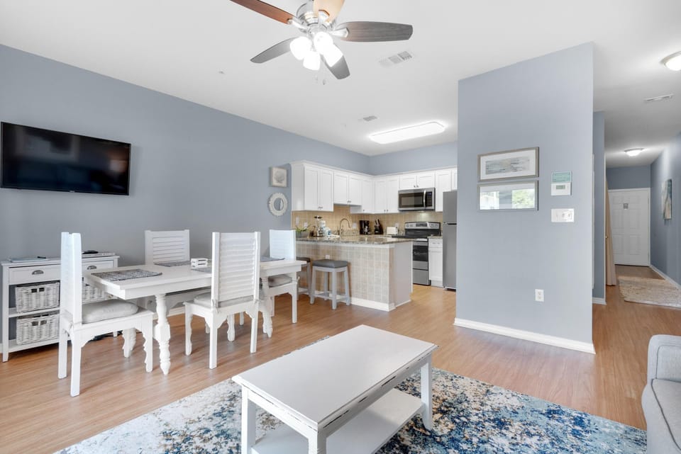 Condo, 1 King Bed with Sofa bed (Caribbean Dunes 121) | Private kitchen | Oven, toaster