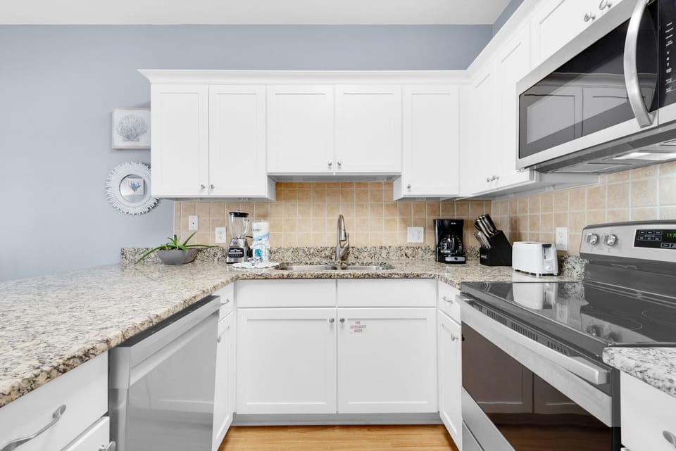 Condo, 1 King Bed with Sofa bed (Caribbean Dunes 121) | Private kitchen | Oven, toaster