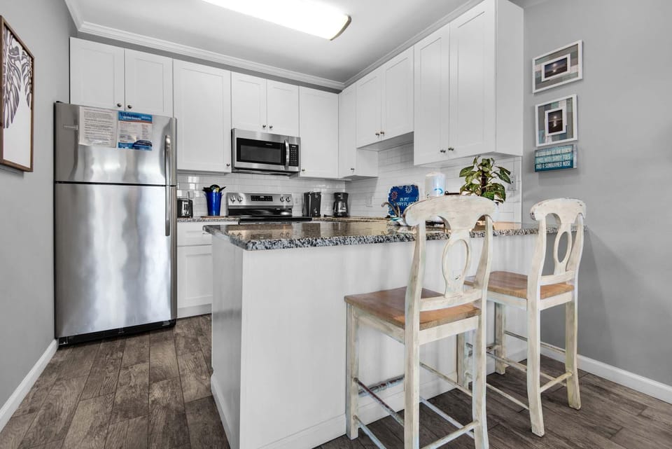 Condo, 1 Queen Bed with Sofa bed (Caribbean Dunes 120) | Private kitchen | Oven, toaster
