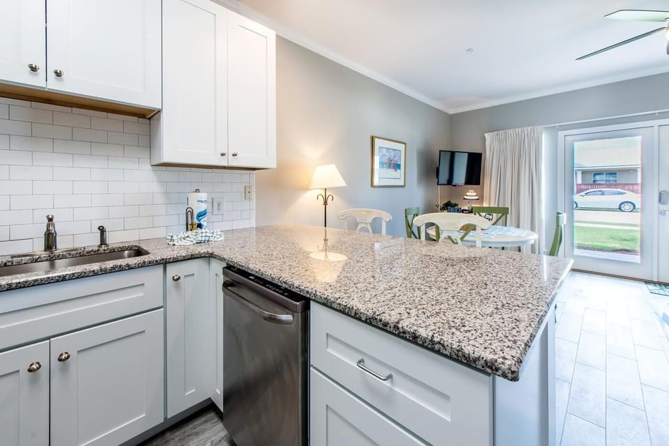 Condo, 1 Queen Bed with Sofa bed (Caribbean Dunes 120) | Private kitchen | Oven, toaster
