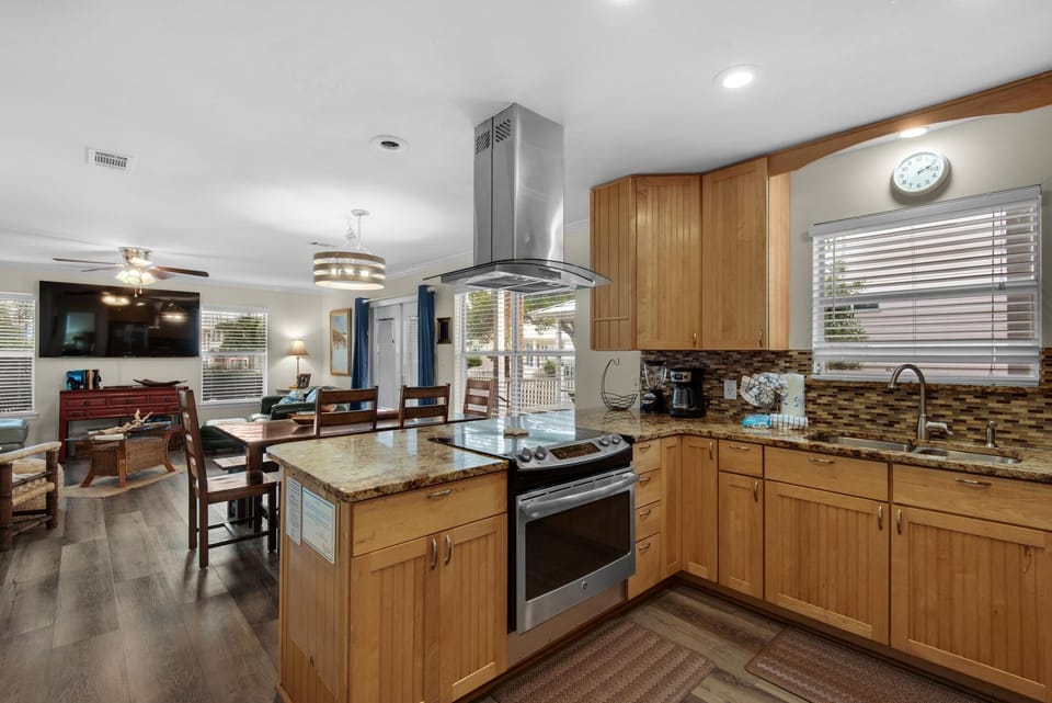 House, Multiple Beds (Beach House of Stress Relief) | Private kitchen | Oven, toaster