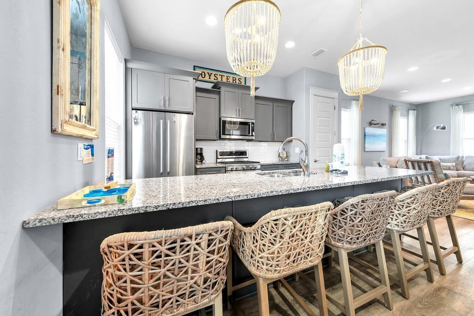 House, Multiple Beds (Sandy Cheeks) | Private kitchen | Oven, toaster
