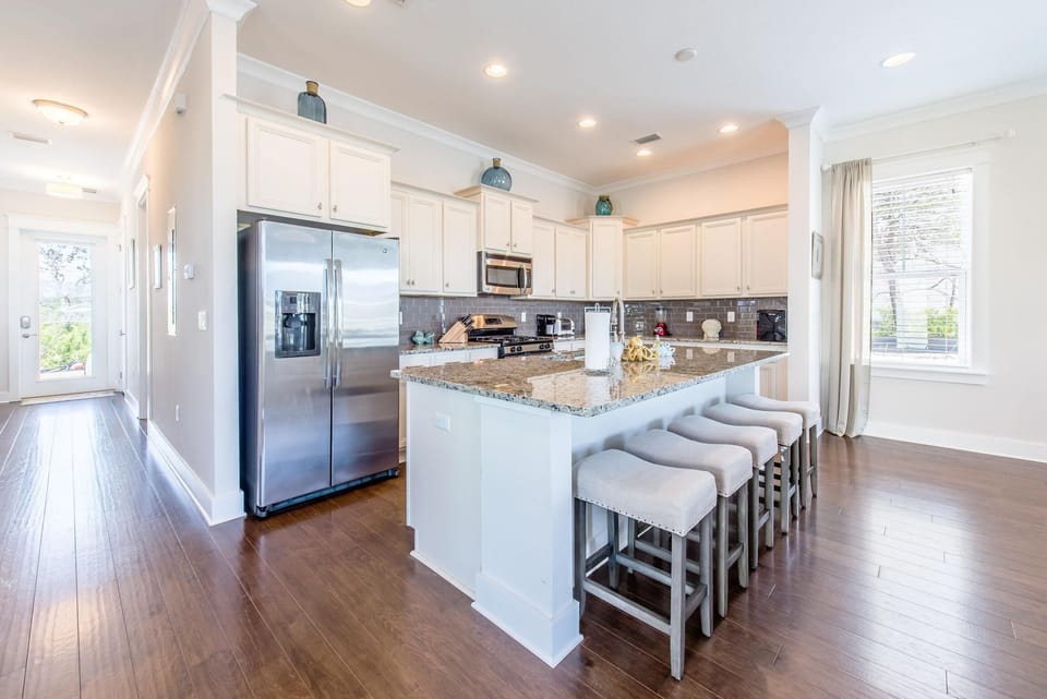 House, Multiple Beds (Chalet Mer) | Private kitchen | Oven, toaster