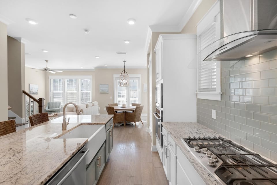 House, Multiple Beds (Town of Prominence 326B- Seaside Para) | Private kitchen | Oven, toaster