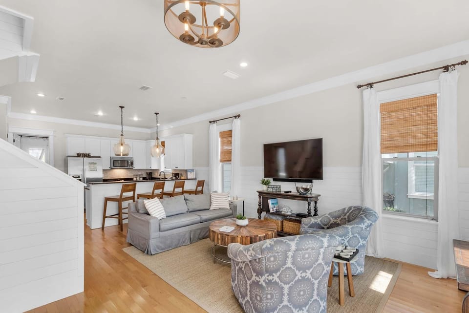 House, Multiple Beds (La Dolce Vita) | Living area | TV
