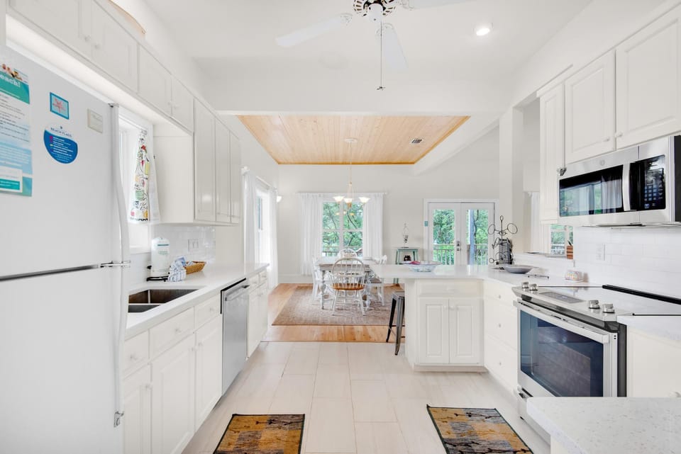 House, Multiple Beds (Inlet Rose) | Private kitchen | Oven, toaster
