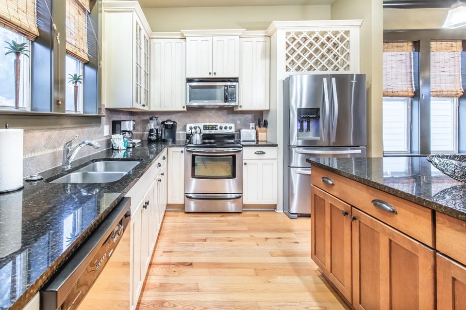 House, Multiple Beds (Comfort and Joy) | Private kitchen | Oven, toaster