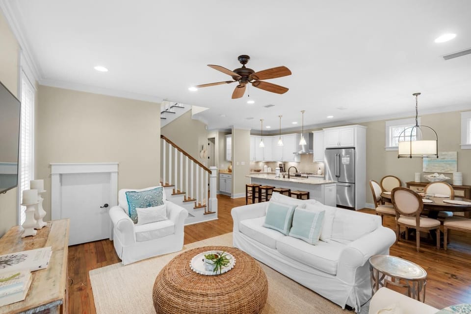 House, Multiple Beds (Sunny Side Up) | Living area | TV