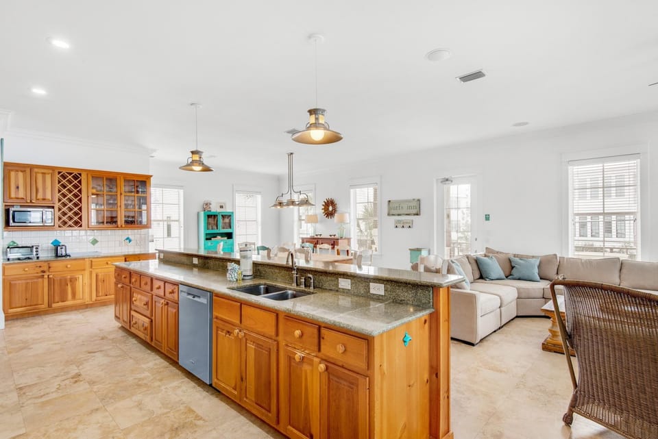 House, Multiple Beds (Kiwi Grove) | Private kitchen | Oven, toaster
