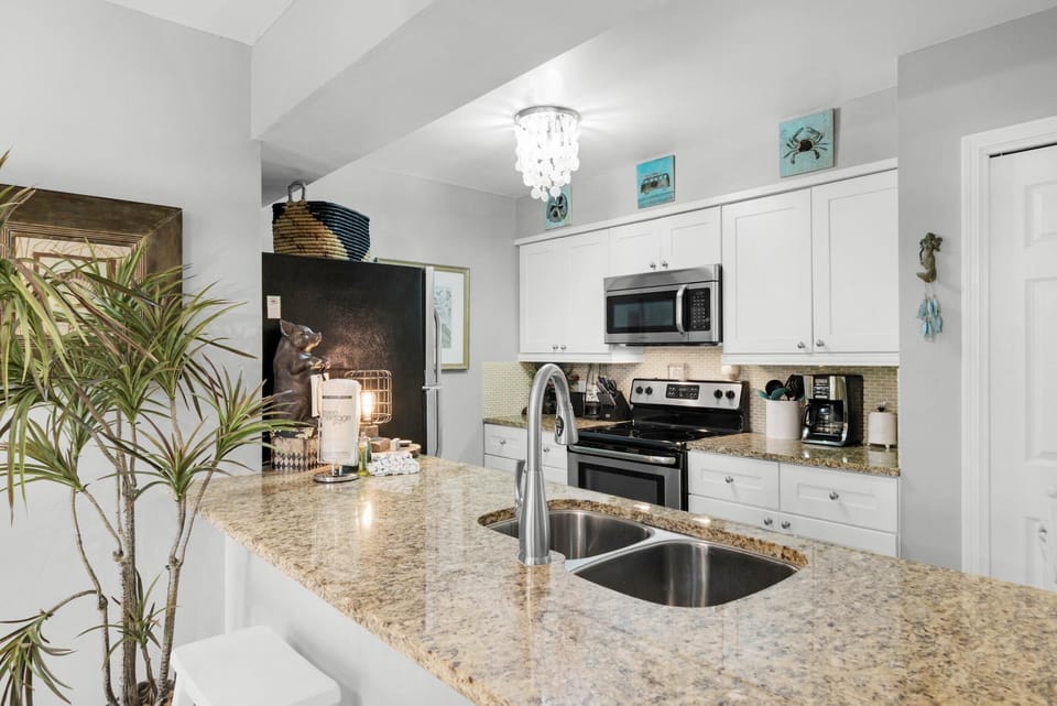 House, Multiple Beds (Cassine Gardens 108- Sandy Daze) | Private kitchen | Oven, toaster