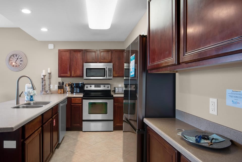 Condo, Multiple Beds (Beach Resort 316) | Private kitchen | Oven, toaster