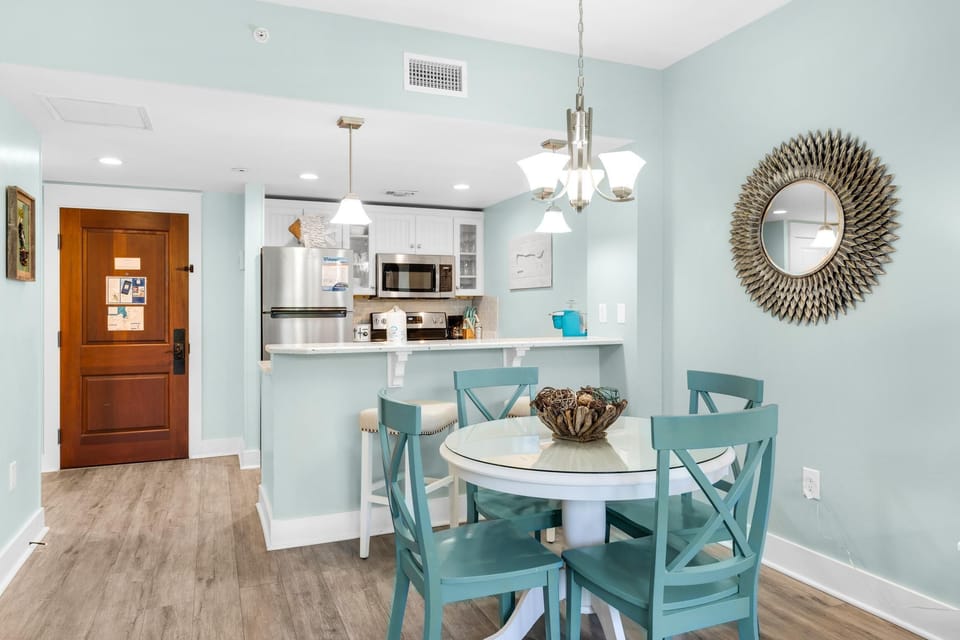Condo, 1 King Bed with Sofa bed (Pilot House 506) | Dining