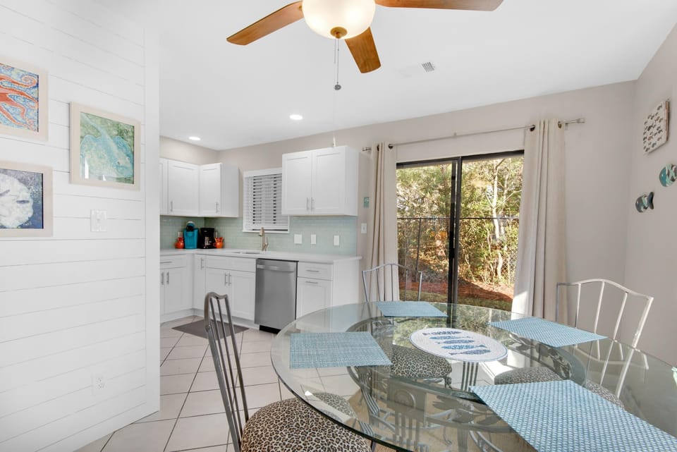 House, Multiple Beds (Gulf Winds East #35) | Dining