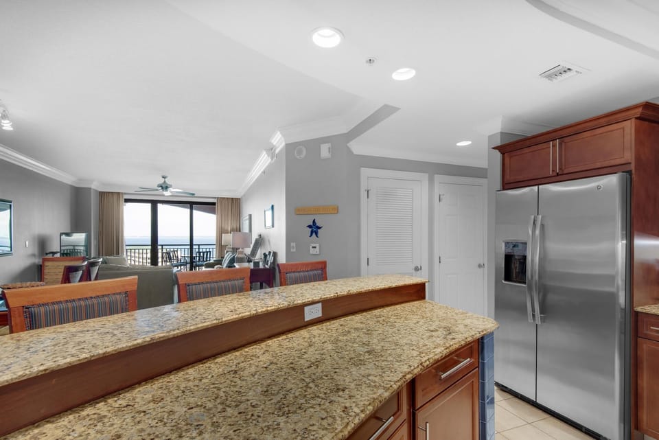 Condo, Multiple Beds (Emerald Grande W728) | Dining