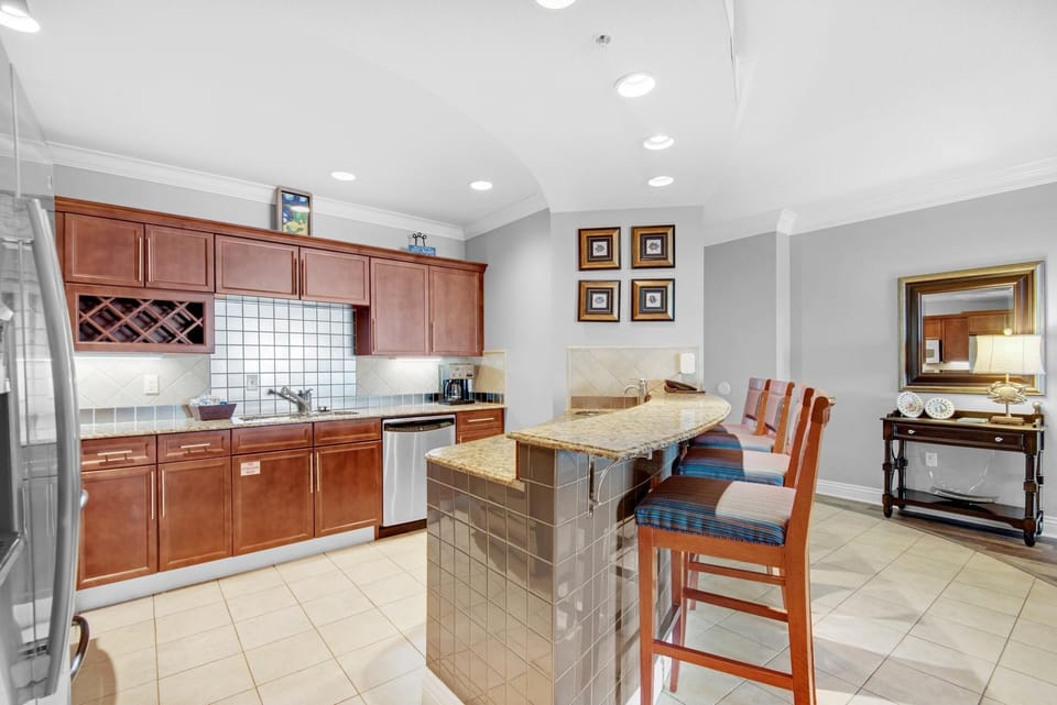 Condo, Multiple Beds (Emerald Grande W728) | Private kitchen | Oven, toaster
