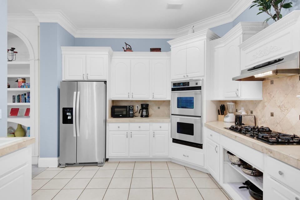 House, Multiple Beds (Eat.Sleep.Beach.Repeat) | Private kitchen | Oven, toaster