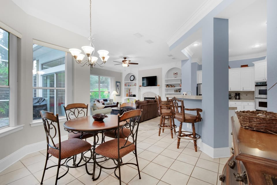 House, Multiple Beds (Eat.Sleep.Beach.Repeat) | Dining