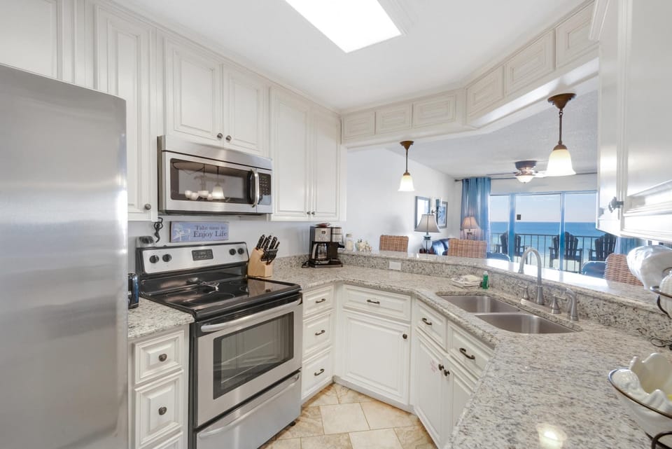 Condo, Multiple Beds (Summerhouse 502A) | Private kitchen | Oven, toaster