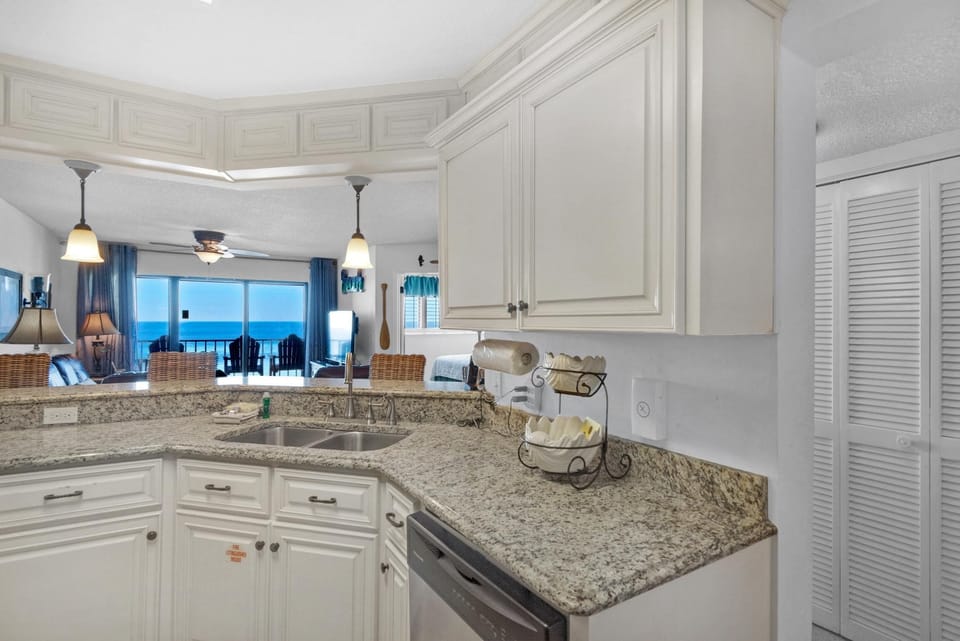 Condo, Multiple Beds (Summerhouse 502A) | Private kitchen | Oven, toaster