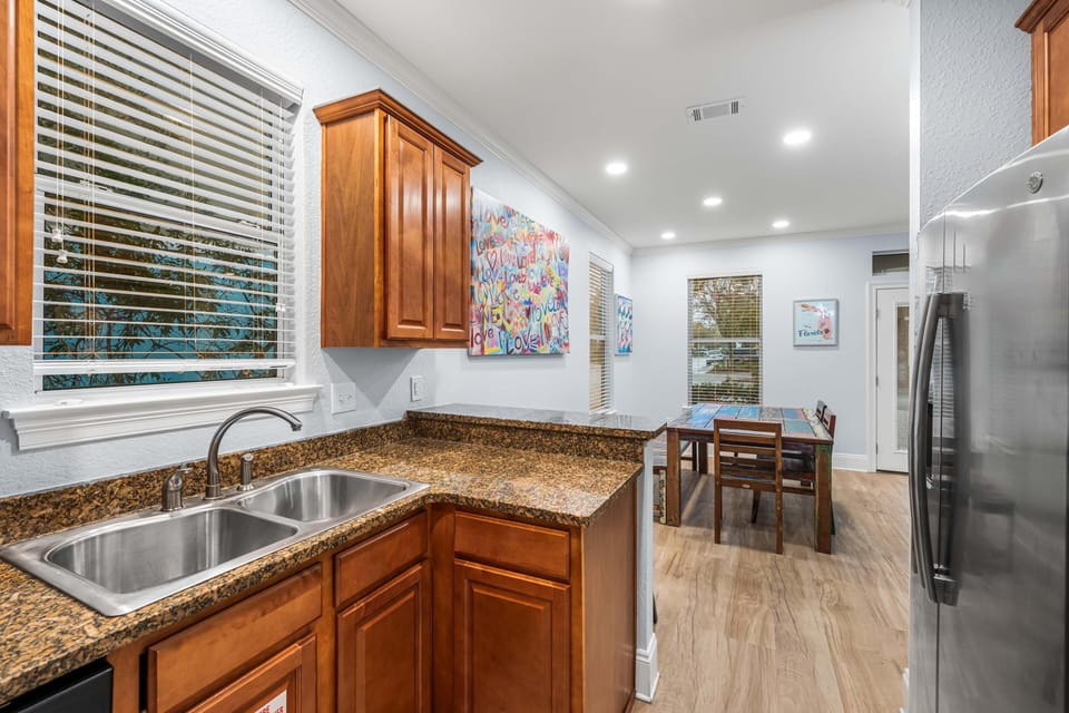 House, Multiple Beds (Sea Sprite) | Private kitchen | Oven, toaster