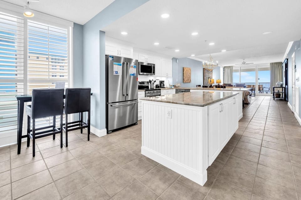 Condo, Multiple Beds (Majestic Beach Towers 2-1509) | Private kitchen | Oven, toaster
