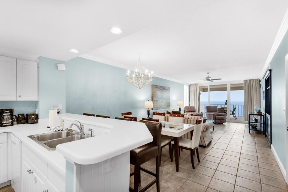 Condo, Multiple Beds (Majestic Beach Towers 2-1509) | Private kitchen | Oven, toaster