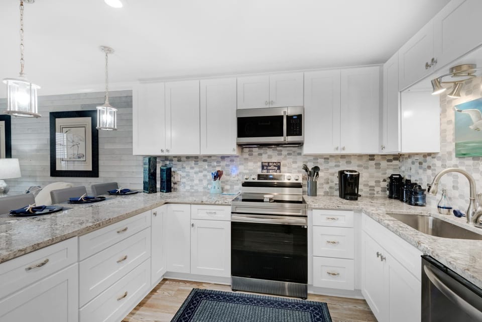Condo, Multiple Beds (Horizon South 74F) | Private kitchen | Oven, toaster