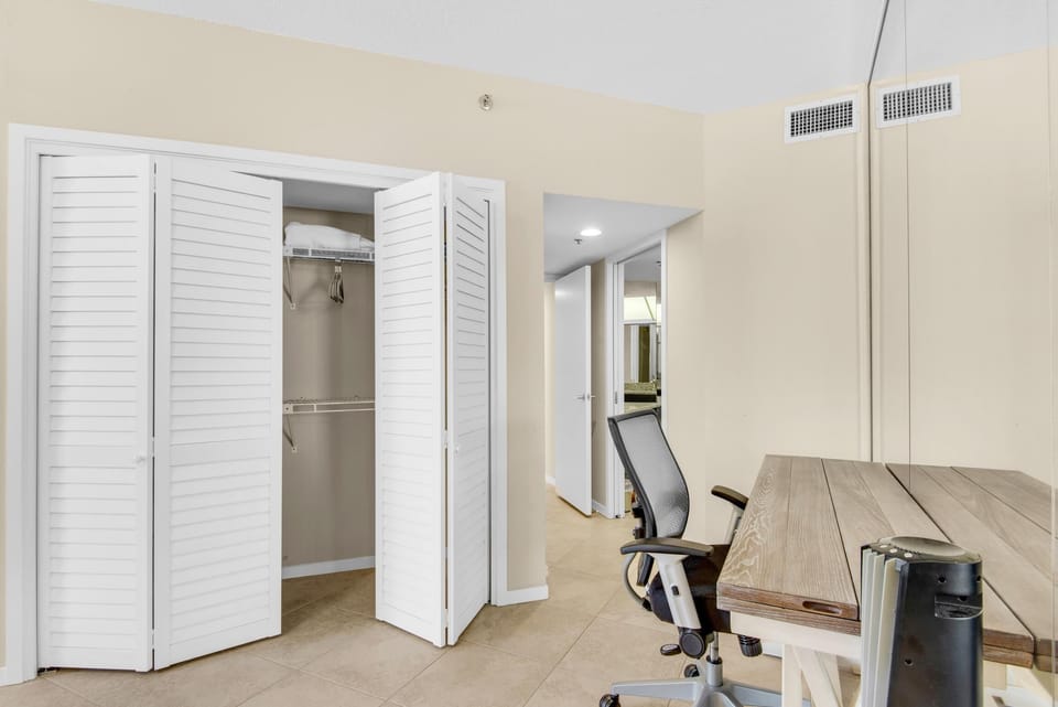 Apartment, Multiple Beds (East Pass 209) | Interior