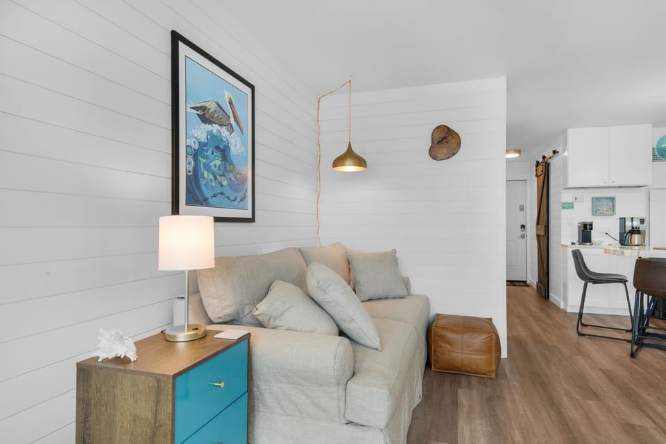 Studio, 1 King Bed with Sofa bed (Top of the Gulf 713) | Living area | TV
